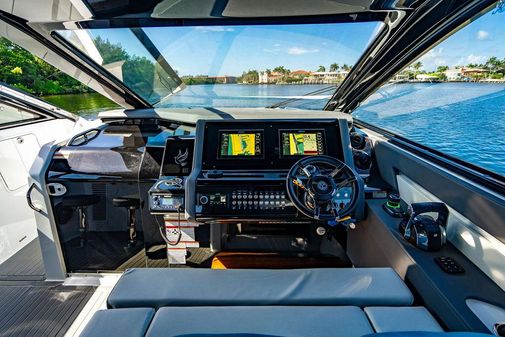 Cruisers Yachts 42 GLS image