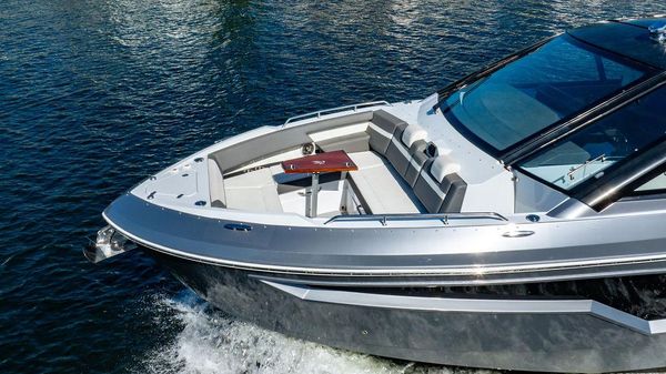 Cruisers Yachts 42 GLS image