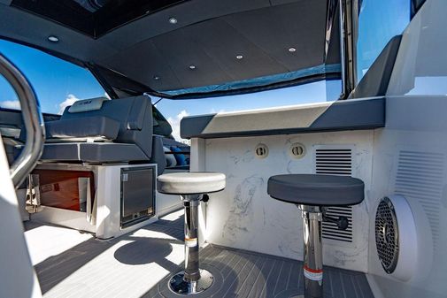 Cruisers Yachts 42 GLS image