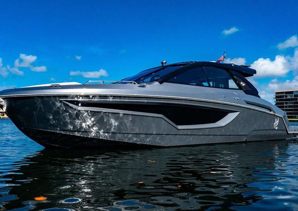 Cruisers Yachts 42 GLS image