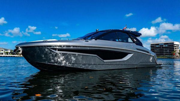 Cruisers Yachts 42 GLS image