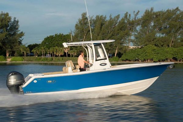 Sea Hunt Gamefish 27 with Coffin Box - main image