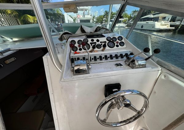 Chris-craft 333-COMMANDER image