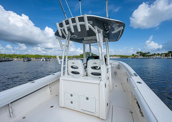 Cobia 301-CENTER-CONSOLE image