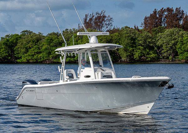 Cobia 301-CENTER-CONSOLE image