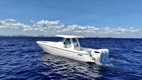 Intrepid 375 Nomad SE
