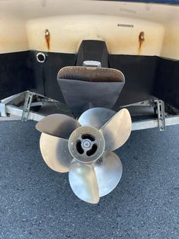 Four Winns 260 Horizon image