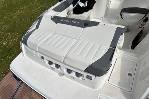 Bayliner 215-DECK-BOAT image