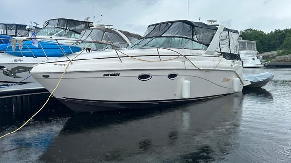 Rinker Fiesta Vee 270 