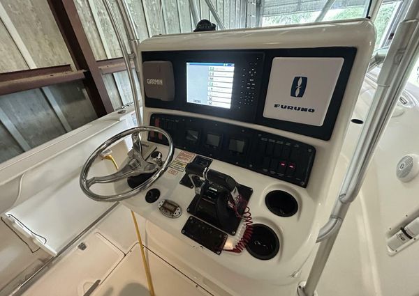 Boston Whaler 270 Outrage image