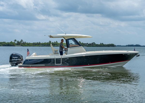 Chris-Craft Catalina 30 image