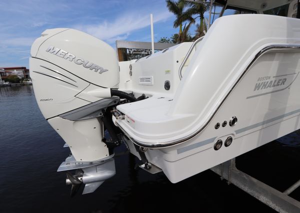 Boston Whaler 315 Conquest image