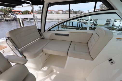 Boston Whaler 315 Conquest image