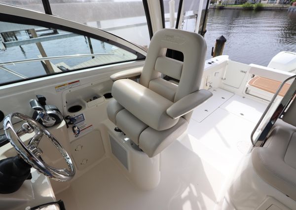 Boston Whaler 315 Conquest image