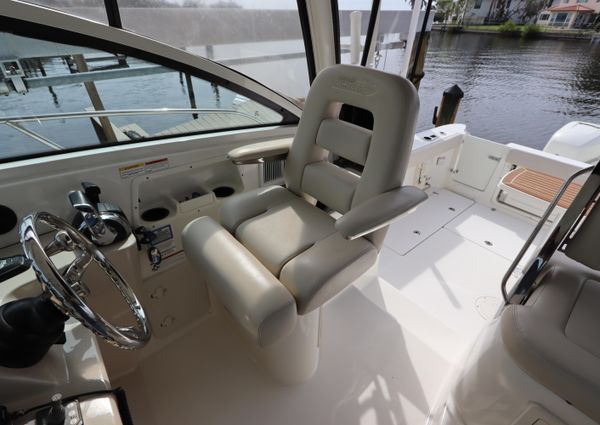 Boston Whaler 315 Conquest image