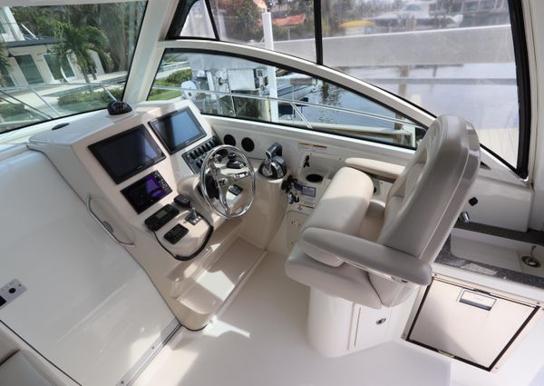 Boston Whaler 315 Conquest image