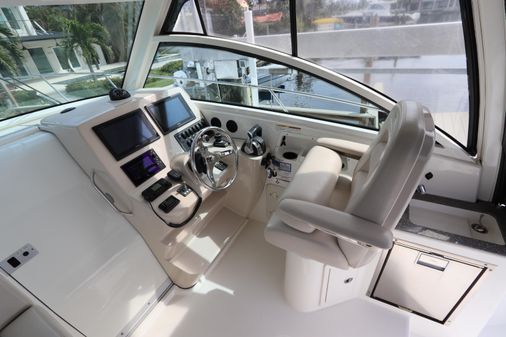 Boston Whaler 315 Conquest image