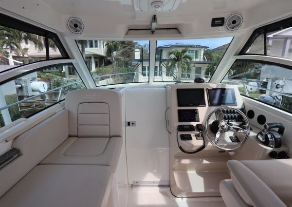 Boston Whaler 315 Conquest image