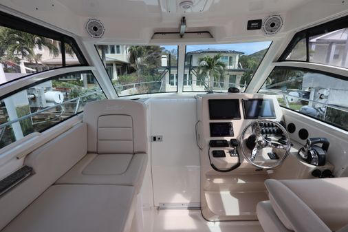 Boston Whaler 315 Conquest image