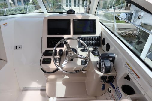 Boston Whaler 315 Conquest image