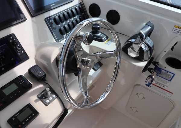 Boston Whaler 315 Conquest image