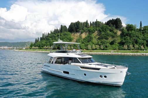 Greenline 48 Fly Hybrid image