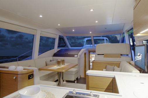 Greenline 48 Fly Hybrid image