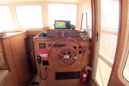 Mainship 400 Trawler image