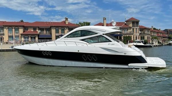 Cruisers Yachts 540 Sport Coupe 