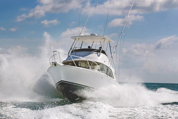 Bertram 35 Flybridge - main image