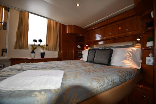 Carver 43 Motor Yacht image