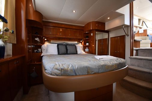 Carver 43 Motor Yacht image