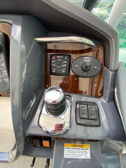 Cruisers Yachts 350 Express image