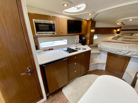 Cruisers Yachts 350 Express image