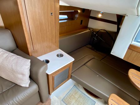 Cruisers Yachts 350 Express image