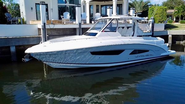 Regal 33 SAV