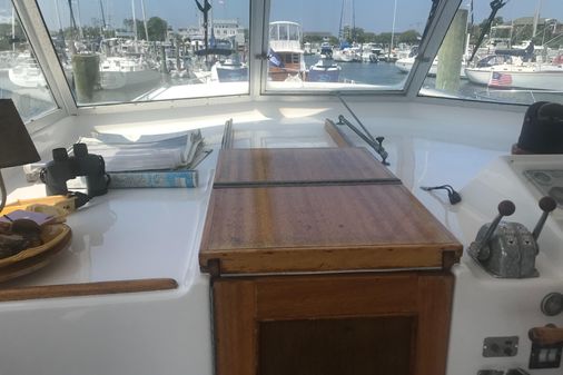 Hatteras 41-TWIN-CABIN-W-1400-HRS image