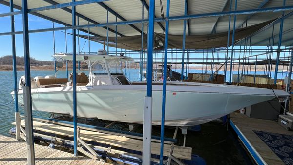 Fountain 38 Center Console