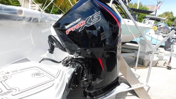 NauticStar 243 DC