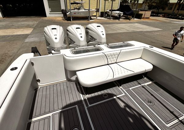 Contender 39-ST-CENTER-CONSOLE image