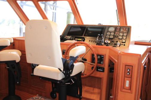 Offshore Yachts 48 Pilothouse image