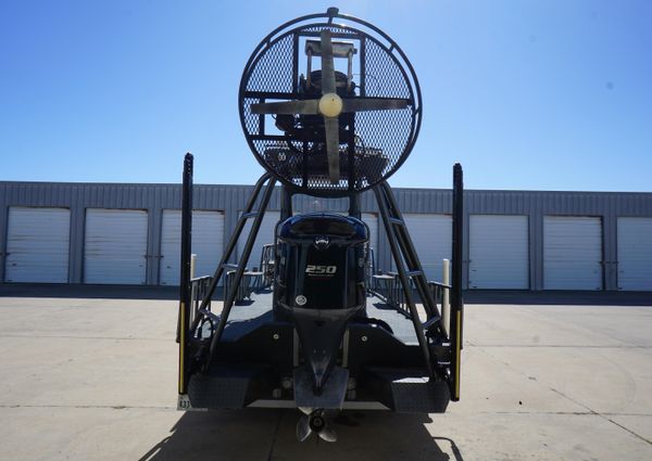 Boat Right 25'8'' Custom Flat image