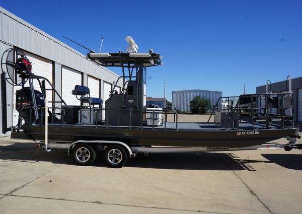 Boat Right 25'8'' Custom Flat image