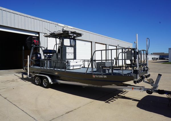 Boat Right 25'8'' Custom Flat image