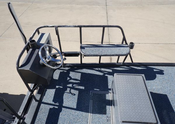 Boat Right 25'8'' Custom Flat image