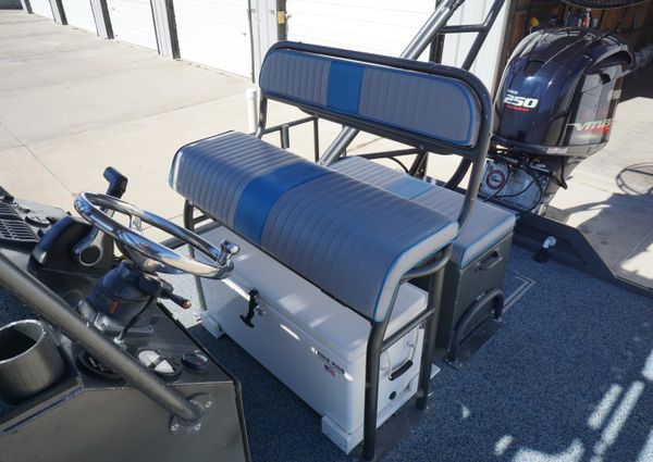 Boat Right 25'8'' Custom Flat image