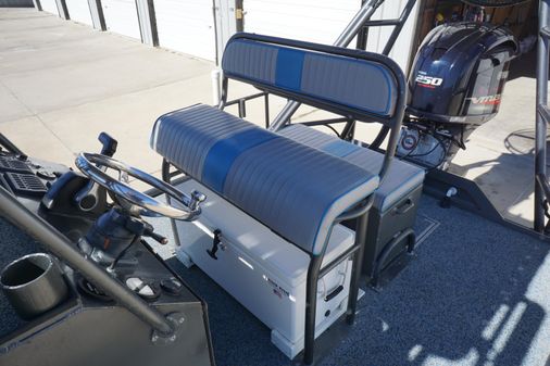 Boat Right 25'8'' Custom Flat image