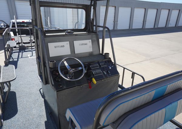 Boat Right 25'8'' Custom Flat image