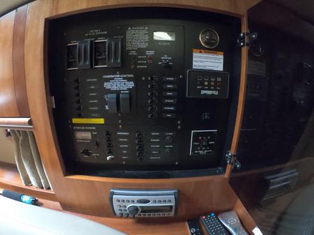 Cruisers-yachts 340-EXPRESS image