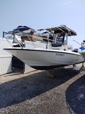 Boston Whaler 240 Dauntless - main image